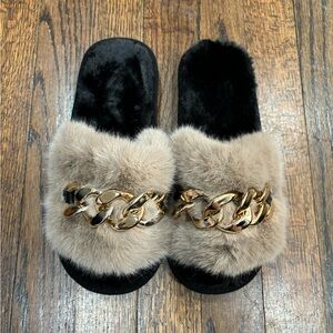 Women’s brown with gold chain furry slides size 5/6